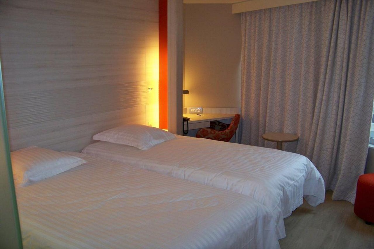 Отель Oceania Clermont Ferrand Экстерьер фото